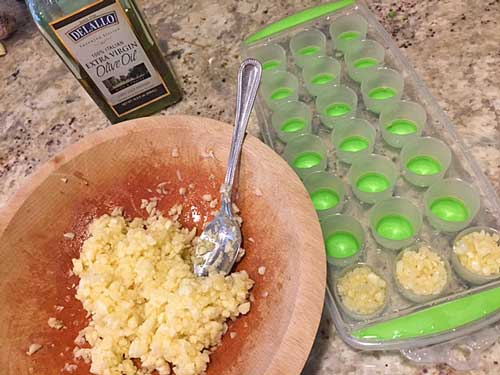 Preserving chopped garlic